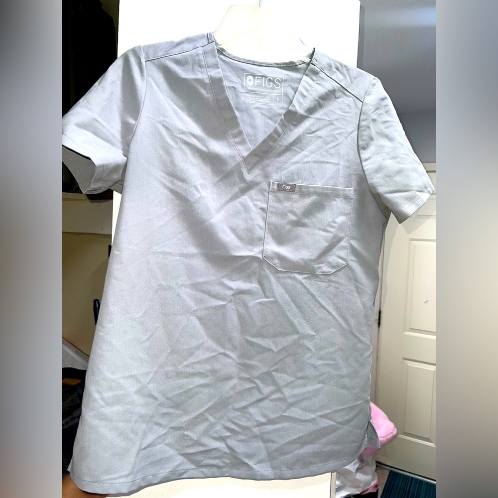 Figs Catarina CEMENT color scrub top